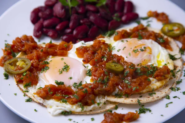 Huevos Rancheros Zijn Een Traditioneel Mexicaans Ontbijt Dat Voornamelijk Bestaat — Stockfoto