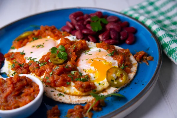 Huevos Rancheros Traditional Mexican Breakfast Which Basically Consists Fried Eggs — Stock Photo, Image