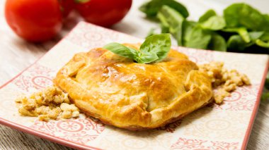 Sebzelerle doldurulmuş Galiçya böreği. Kuzey İspanya 'nın tipik tarifi..