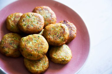 Kızarmış kabak ve yumurtalı börek..