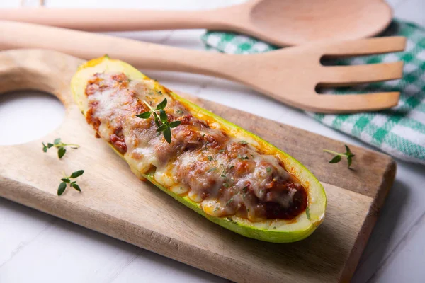Zucchini Mit Fleisch Gefüllt Und Ofen Gebacken Traditionelle Spanische Tapa — Stockfoto