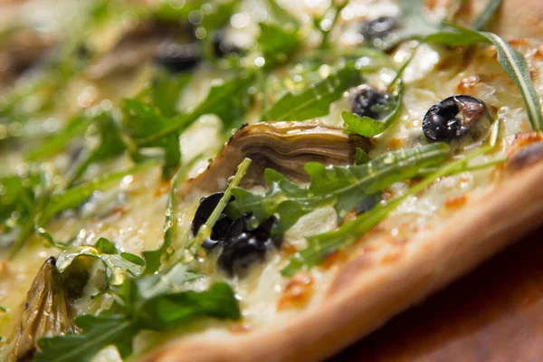 Pizza Warzywami Neapolitańska Pizza Zrobiona Pieczonych Warzyw Włoski Wegetariański Przepis — Zdjęcie stockowe
