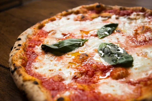 Margherita Pizza Pizza Napolitana Elaborada Con Tomates San Marzano Queso — Foto de Stock