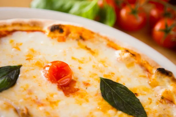 Margherita Pizza Pizza Napoletana Base Pomodori San Marzano Mozzarella Basilico — Foto Stock