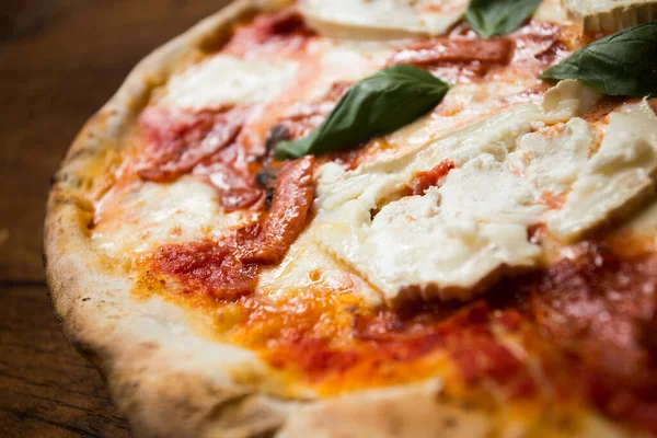 Bufala Mozzarella Pizza Pizza Napolitana Hecha Con Salsa Tomate Queso — Foto de Stock