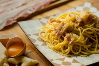 Carbonara ya da Carbonata, Lazio kökenli İtalyan makarna türüdür. Orijinal tarif yumurta, peynir, ekstra saf zeytinyağı, pancetta veya guanciale ve karabiber üzerine kuruludur..