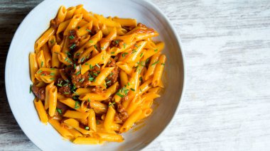 Mayorka 'dan sobrassada soslu makarna. Balear Adalarından geleneksel tarif.