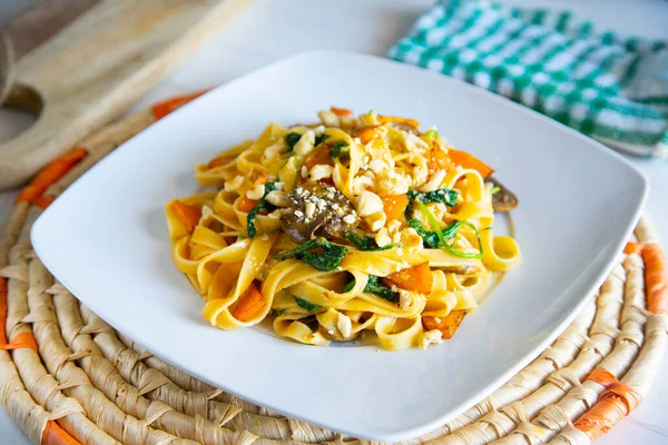 Vegetarisch Italiaans Pasta Recept Met Verschillende Sauted Groenten Veganistisch Recept — Stockfoto