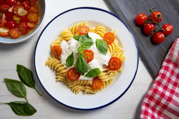 Italian Fusilli Pasta Recipe Mozzarella Sauce Cherry Tomatoes — Stock Photo, Image