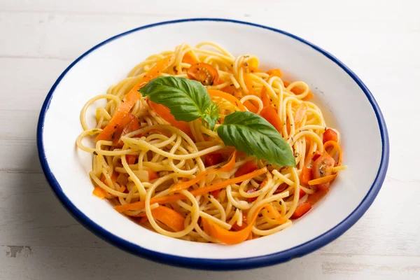 Νουντλς Καρότο Κομμένα Λωρίδες Παραδοσιακή Ιταλική Συνταγή — Φωτογραφία Αρχείου