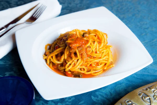 Noodles Pomodoro Είναι Ένα Ιταλικό Γεύμα Που Παρασκευάζεται Συνήθως Ζυμαρικά — Φωτογραφία Αρχείου