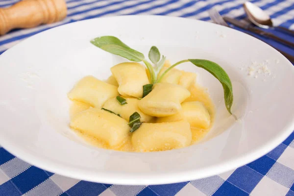 Gnocchi Met Kaassaus Gnocchi Gnocchi Zijn Een Soort Italiaanse Pasta — Stockfoto
