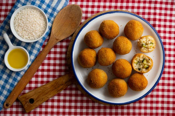 Arancini Sicilya Mutfağının Bir Özelliğidir Bunlar Kızartılmış Pirinç Topları Veya — Stok fotoğraf