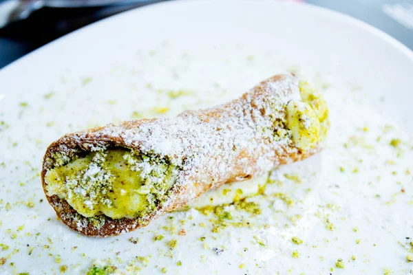 Cannolo Typical Sweet Italian Region Sicily Originates Consists Rolled Dough — Stock Photo, Image