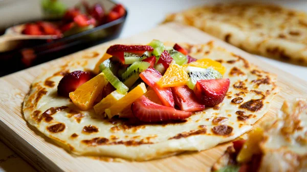 Crepes with fresh fruit. It is called  crepe,  crepe,  crep or creps to the European recipe of Spain/Spanish origin made mainly of wheat flour, with which a disk-shaped dough is made