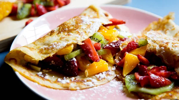 Crepes with fresh fruit. It is called  crepe,  crepe,  crep or creps to the European recipe of Spain/Spanish origin made mainly of wheat flour, with which a disk-shaped dough is made