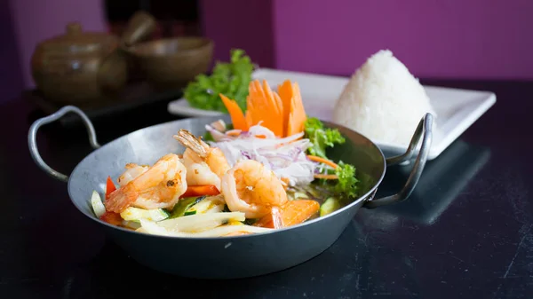 Хижі Овочі Азійська Комбінаційна Тарілка Морепродуктами Рисом — стокове фото