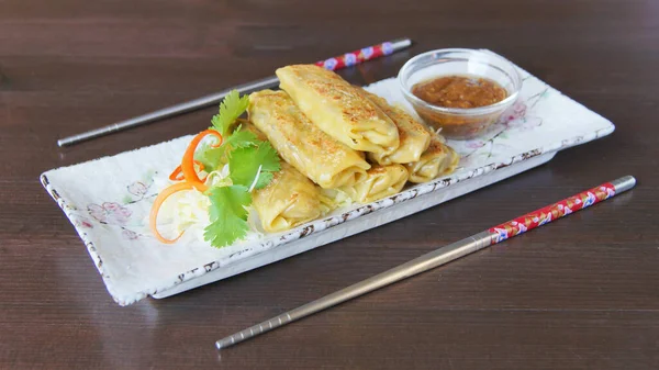ベトナムのネムに野菜を詰めました Nem Rnとしても知られるChgiは ベトナム料理で人気の料理で 通常前菜として提供されます — ストック写真