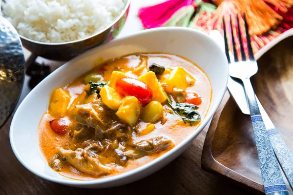 Tazón Curry Rojo Con Carne Restaurante Tailandia — Foto de Stock