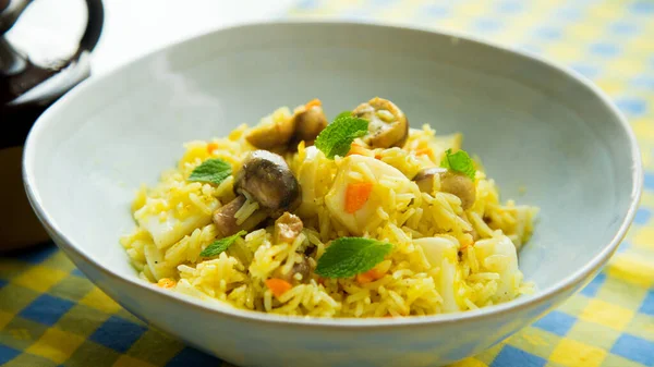 Arroz Curry Con Setas Mariscos — Foto de Stock