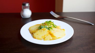 Patates püresi. Geleneksel Rus yemekleri iyi bir masada yenir..