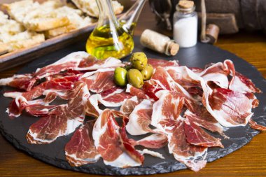 En kaliteli İspanyol Iberico jambonlu tapa..