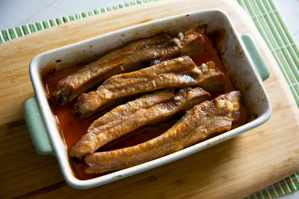 低温で調理された豚カルビ — ストック写真