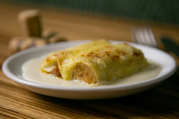 Cannelloni Talyan Mutfağında Kıyma Balık Sebze Süzme Peynir Veya Ispanak — Stok fotoğraf
