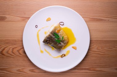 Pilpil morina balığı dört temel malzemeden oluşan geleneksel bir Bask yemeğidir: morina, zeytinyağı, sarımsak ve biber. Kil tenceresi genellikle hazırlanırken genel bir kural olarak kullanılır..