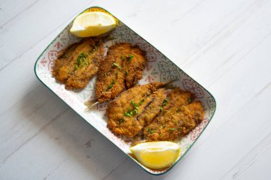 Kızarmış morina böreği. Geleneksel İspanyol tapası.