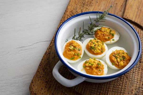 Gekochte Eier Gefüllt Mit Thunfisch Und Tomatenmark — Stockfoto