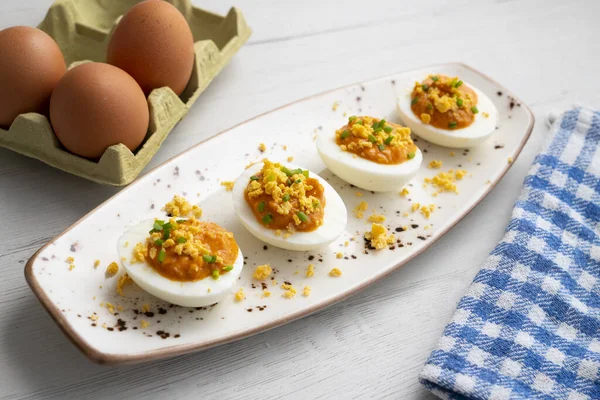 Huevos Cocidos Rellenos Con Pasta Atún Tomate — Foto de Stock