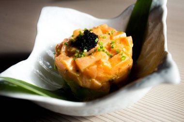 Alaska 'dan taze somon ve avokado..