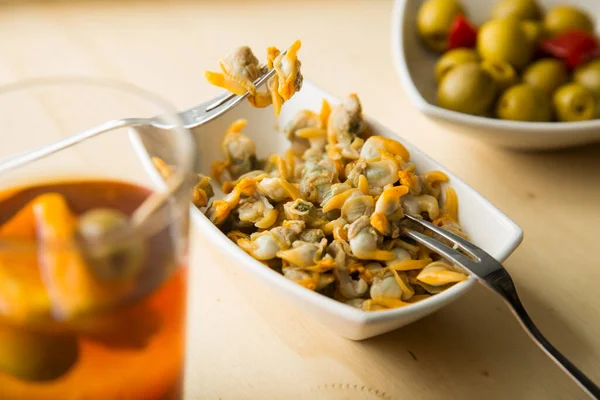 Vermouth Wine Macerated Herbs Taken Aperitif Cockles Anchovies Olives Mussels — Stock Photo, Image