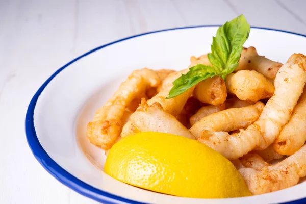 Stekt Bläckfisktapa Med Citron Traditionellt Recept Från Norra Spanien Bläckfiskremsor — Stockfoto