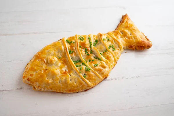 Ciasto Francuskie Kształcie Ryby Nadziewane Tuńczykiem — Zdjęcie stockowe