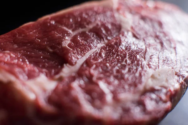 Carne Bife Premium Fundo Escuro — Fotografia de Stock