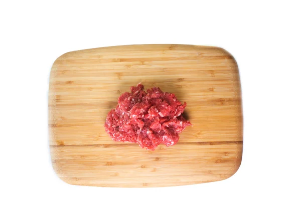 Carne Picada Premium Base Madeira Fundo Branco — Fotografia de Stock