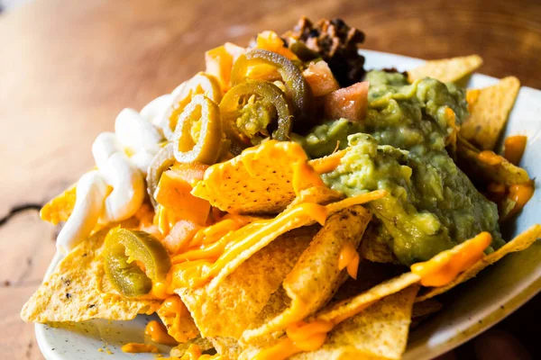 Nachos Guacamole Nachos Jsou Pokrmy Mexického Původu Které Skládají Smažení — Stock fotografie