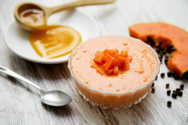 Jogurt Papają Miodem Latynoamerykańskiej Restauracji — Zdjęcie stockowe