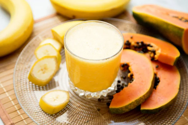 Organic Tropical Papaya Banana Juice — Stock Photo, Image