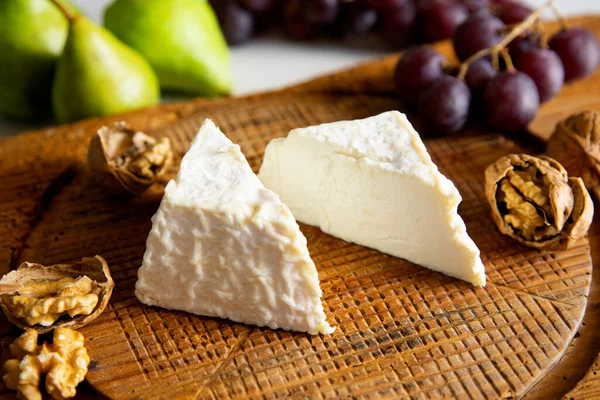 Organic Spanish Artisan Cheese Wooden Board — Stock Photo, Image