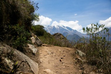 Apurmac Kanyonu 'ndan geçerek Peru' daki İnka arkeolojik alanı olan Choquequirao harabelerine gidin. Machu Picchu 'ya benzer bir yapı.