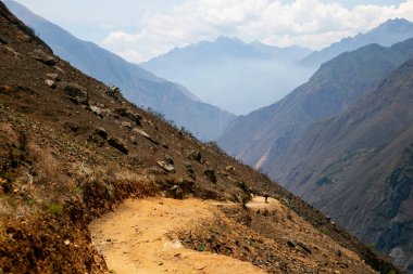 Apurmac Kanyonu 'ndan geçerek Peru' daki İnka arkeolojik alanı olan Choquequirao harabelerine gidin. Machu Picchu 'ya benzer bir yapı.