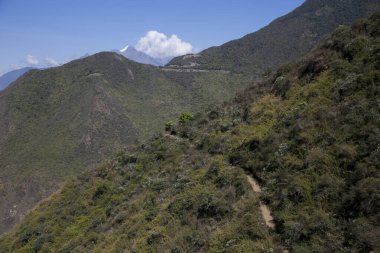 Apurmac Kanyonu 'ndan geçerek Peru' daki İnka arkeolojik alanı olan Choquequirao harabelerine gidin. Machu Picchu 'ya benzer bir yapı.