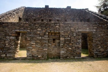 Choquequirao kalıntıları, Peru 'daki İnka arkeolojik alanı, Machu Picchu' ya benzer yapı ve mimari yapıda..