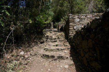 Choquequirao kalıntıları, Peru 'daki İnka arkeolojik alanı, Machu Picchu' ya benzer yapı ve mimari yapıda..