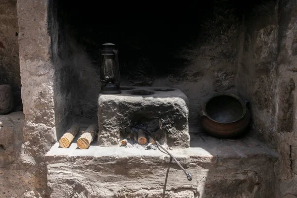 秘鲁阿雷基帕圣卡塔利娜修道院的旧厨房和器皿 — 图库照片