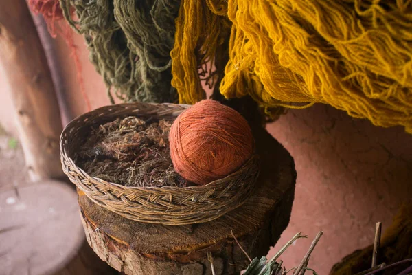 Textilipari Termékek Gyártásához Szükséges Anyagok Egy Perui Őslakos Közösségben — Stock Fotó