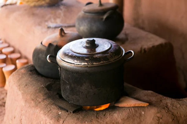 在秘鲁圣谷的Pachamanca节之前 与Quechua部落一起烹调传统的安第斯蔬菜汤 — 图库照片